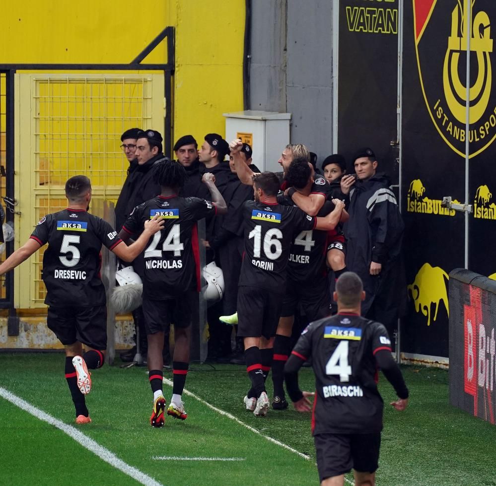 Volkan Demirel'e Caner Erkin engeli 3