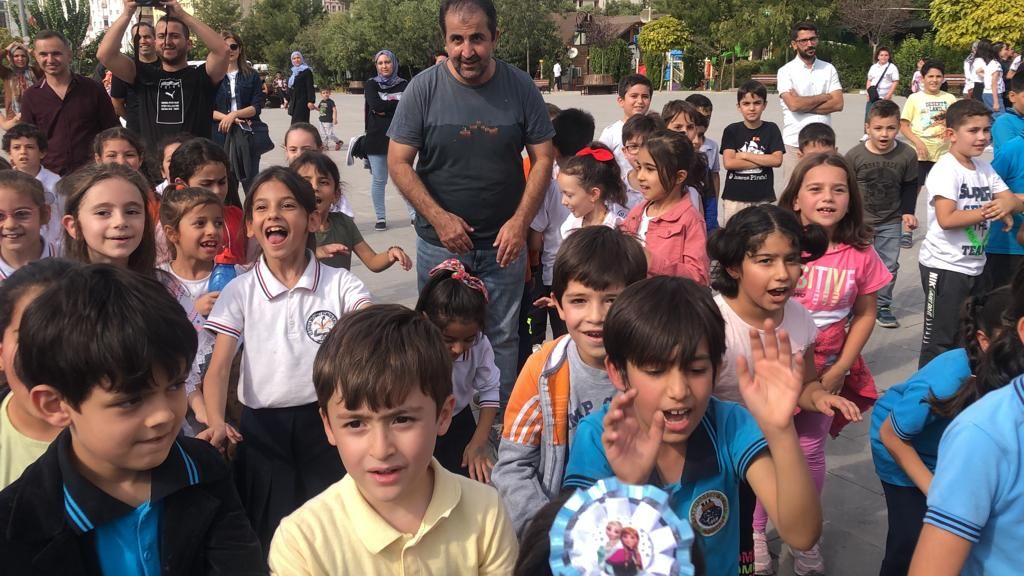 Mardinli çocuklar cami avlusunda doyasıya eğlendi 7