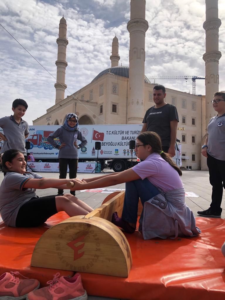 Mardinli çocuklar cami avlusunda doyasıya eğlendi 4