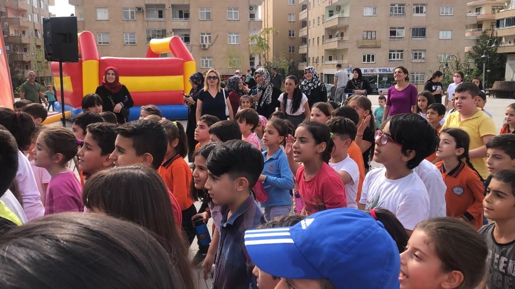 Mardinli çocuklar cami avlusunda doyasıya eğlendi 9