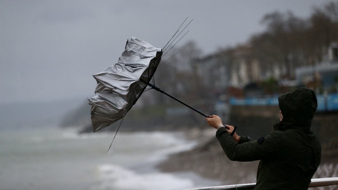 Meteoroloji’den İzmirlilere kritik uyarı geldi! Fırtına zor anlar yaşatabilir 1