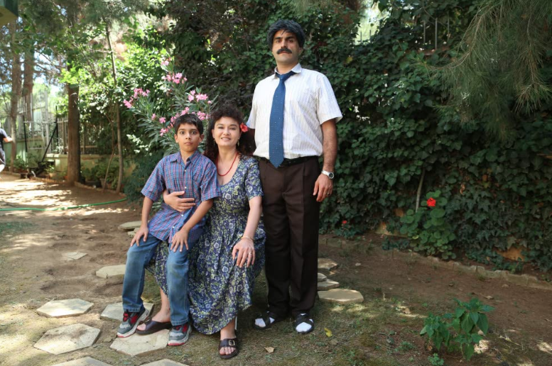 Nurgül Yeşilçay 'Mahalleden Arkadaşlar' filmindeki rolü için bambaşka birine dönüştü 2