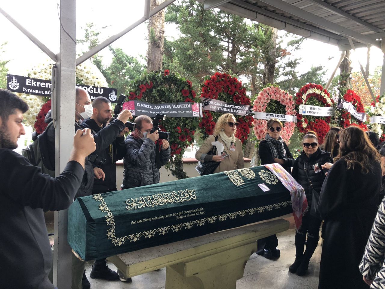 En acı veda... Kansere yenik düşen Billur Kalkavan gözyaşları içinde son yolculuğuna uğurlandı 10
