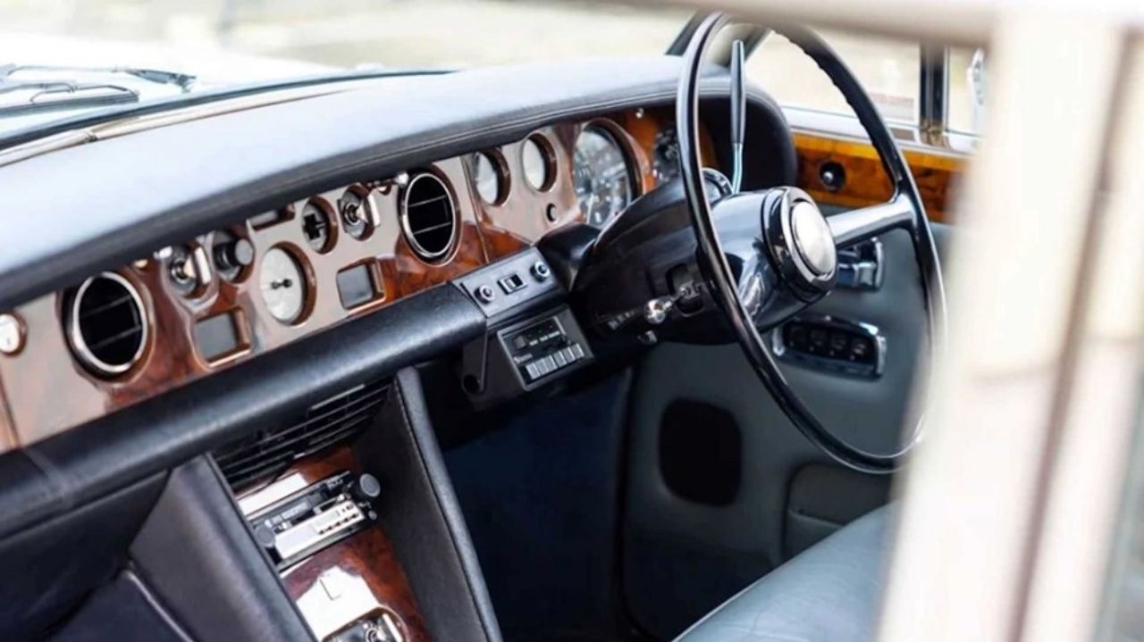 Ünlü şarkıcı Freddie Mercury’ın 1974 model otomobili açık arttırma ile satışa çıkarıldı! Geliri Ukrayna’ya bağışlanacak 5