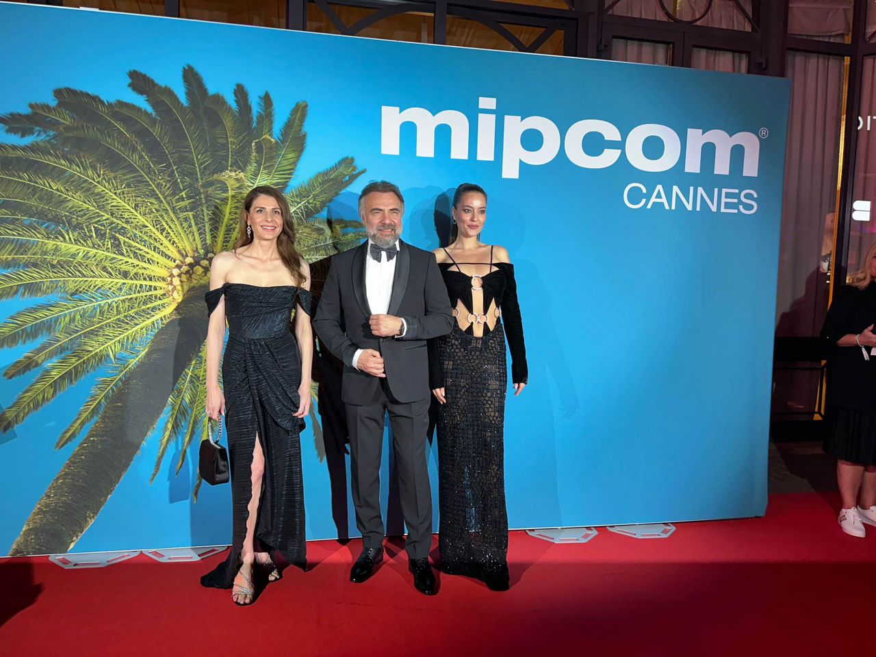 Türk oyuncular Cannes kırmızı halısında... Pelin Akil siyah şıklığıyla büyüledi 3