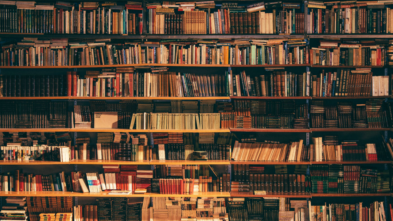 Tatile gidemeyenler üzülmesin! Evde oturduğunuz yerden sizi bambaşka diyarlara sürükleyecek 10 kitap 1