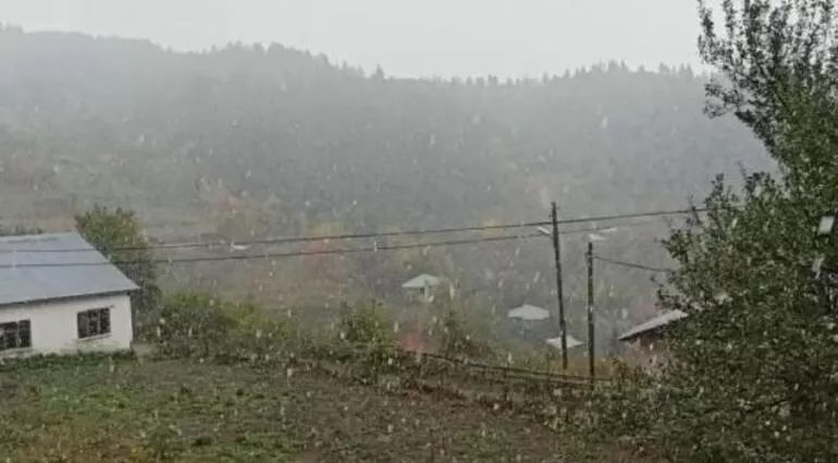 Kış kapıyı erken çaldı, 8 kent karlar altında kalırken sürücüler zor anlar yaşadı! 8