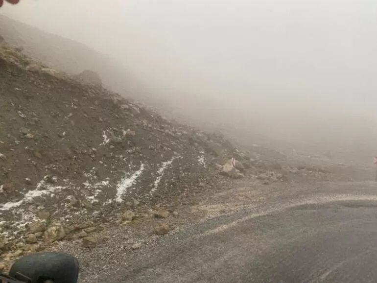 Kış kapıyı erken çaldı, 8 kent karlar altında kalırken sürücüler zor anlar yaşadı! 2