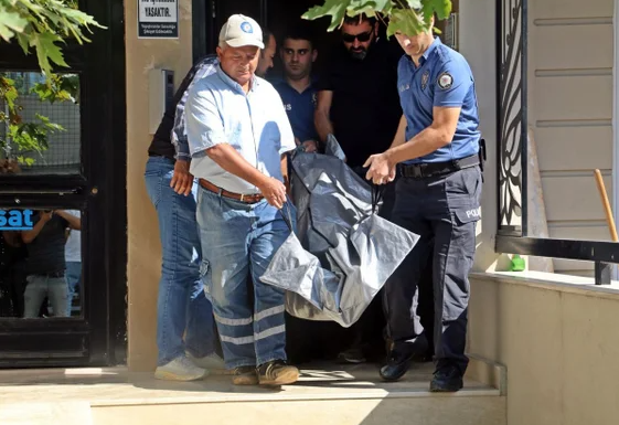 Şüpheli ölüm... Öğretmeninin evinde üstü kısmı çıplak bulundu 8