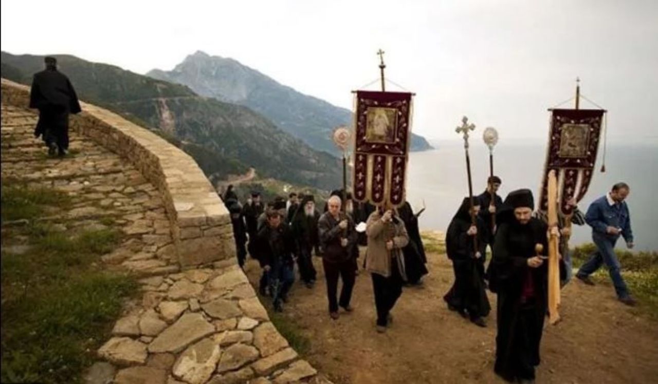 Kadınların girmesi yasak! 1045 yıldır tek bir kadın ayak basmadı 12