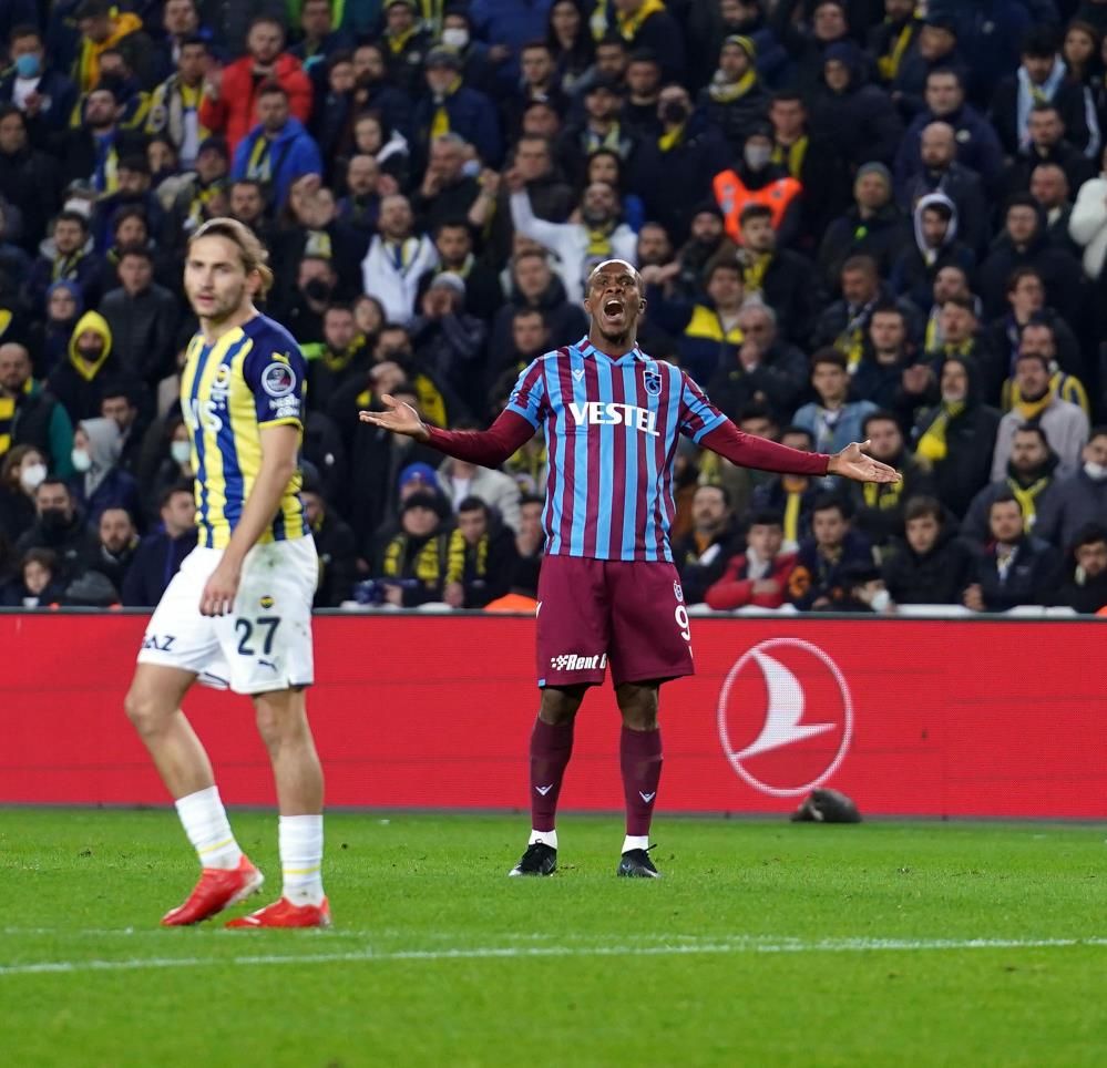 Dünya devi Fenerbahçeli futbolcunun peşinde 1