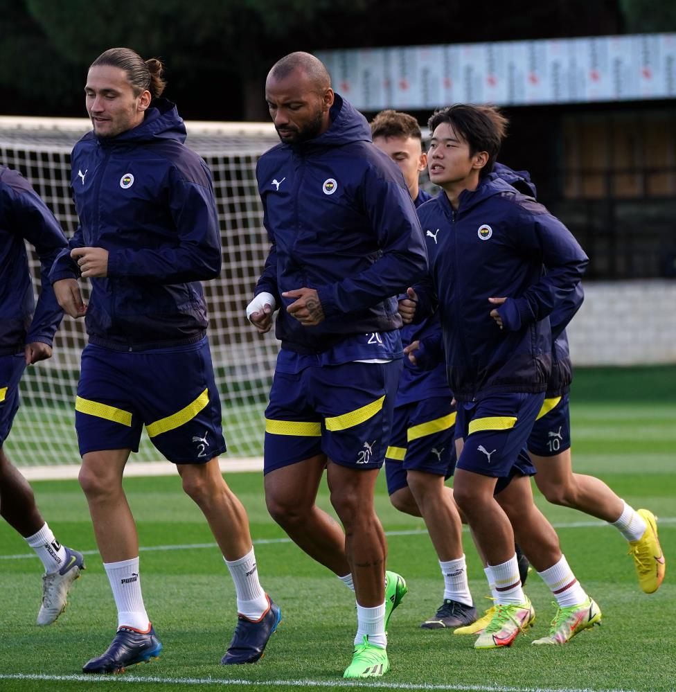Dünya devi Fenerbahçeli futbolcunun peşinde 4