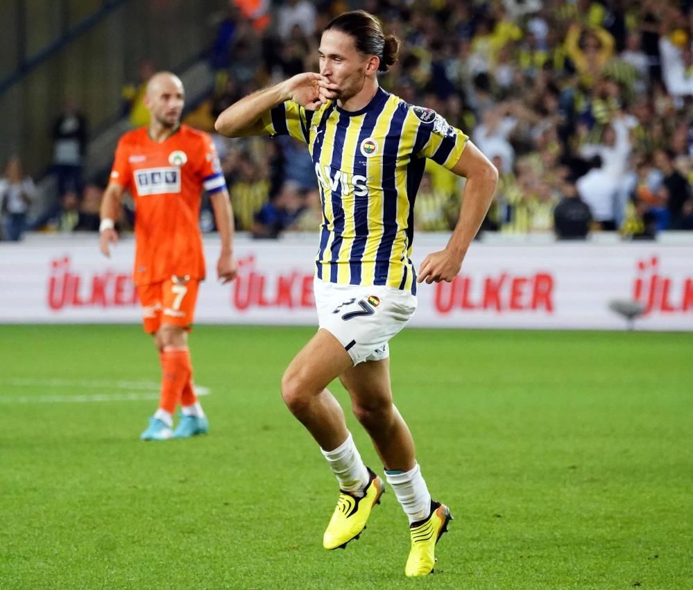 Dünya devi Fenerbahçeli futbolcunun peşinde 7