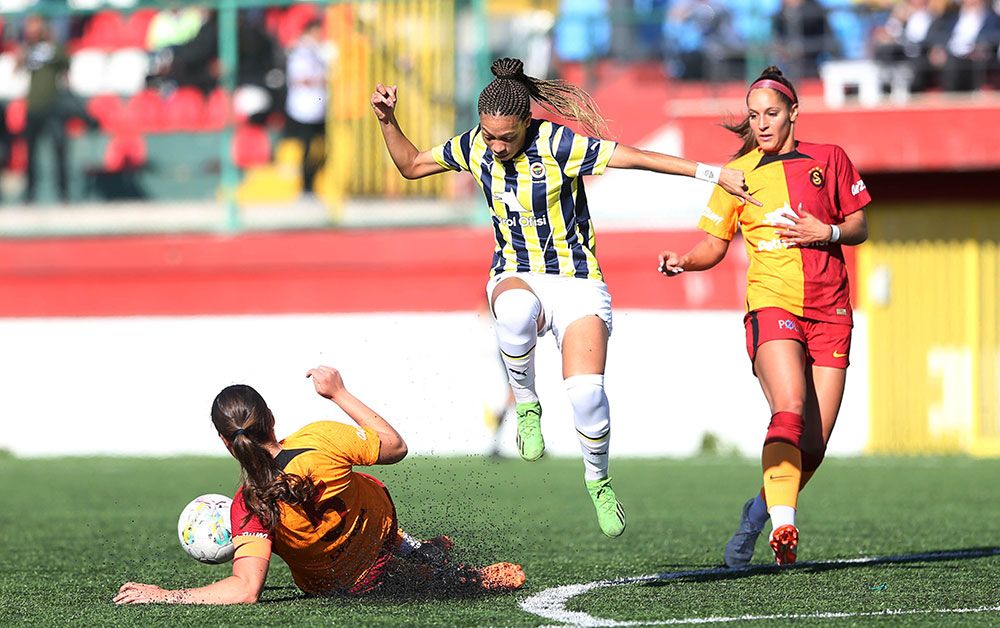Galatasaray derbide Fenerbahçe'yi yendi 3
