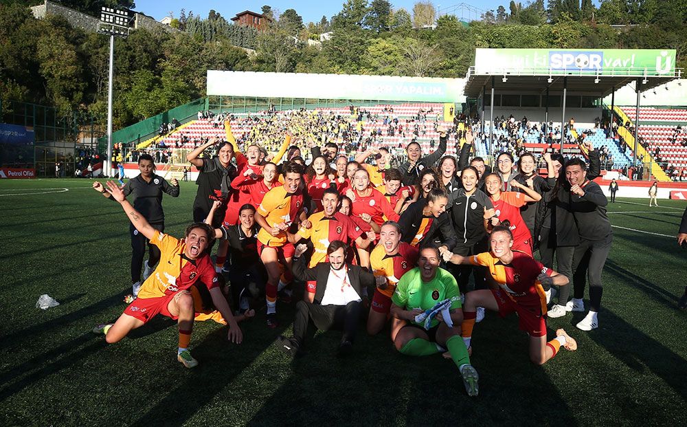 Galatasaray derbide Fenerbahçe'yi yendi 4
