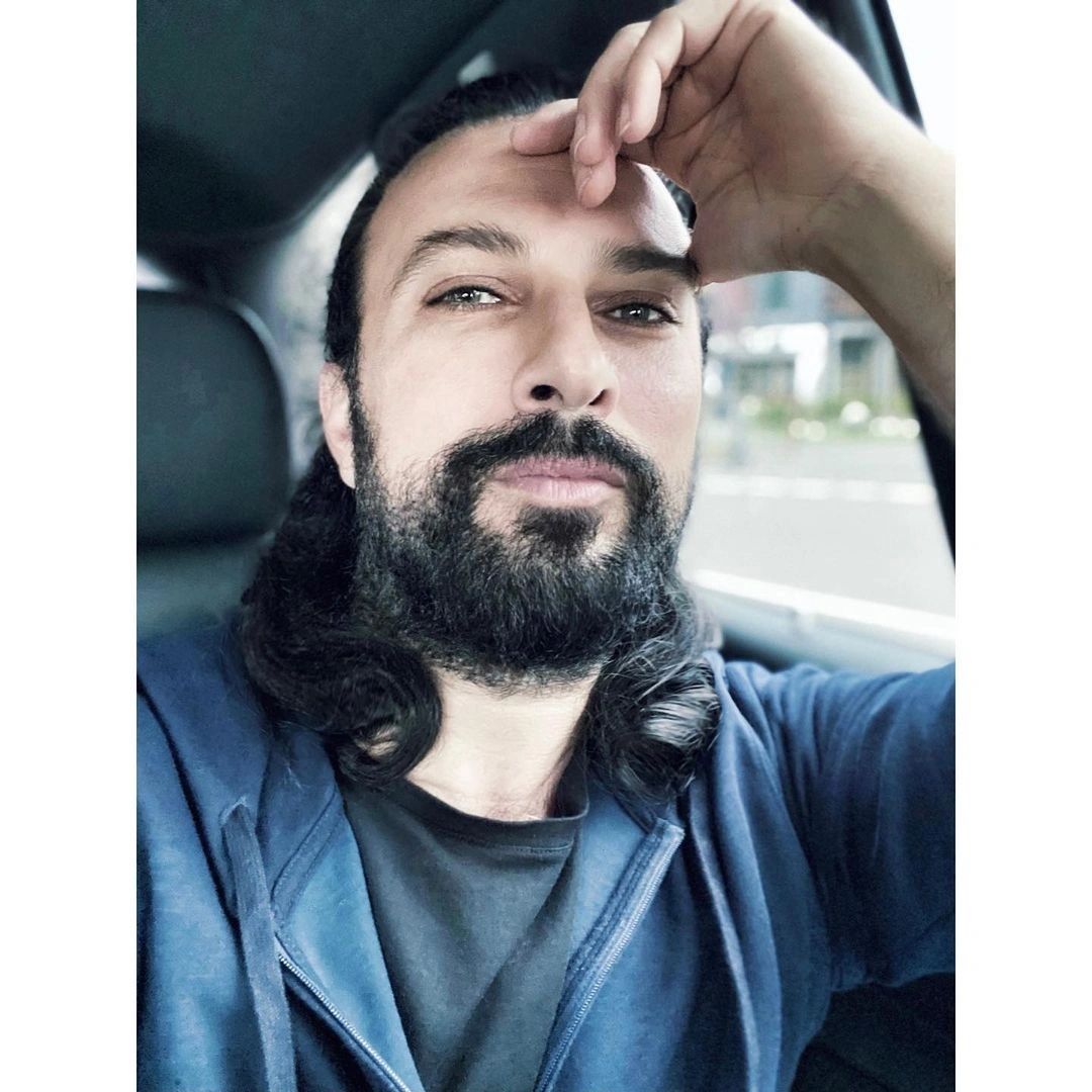 Tarkan'ın Son Halini Kobra Murat'a Benzettiler! Megastar Hiç Böyle Görülmedi 8