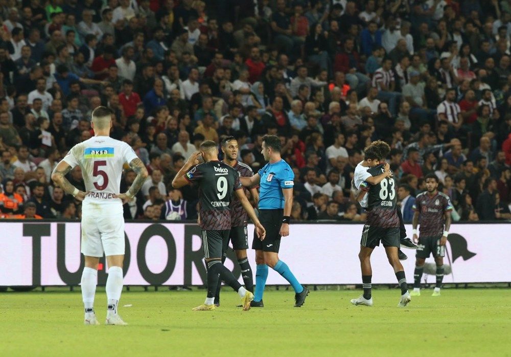 Rıdvan Dilmen, gecenin maçını yorumladı: Adeta 'Beni gönderin' diyor... 9