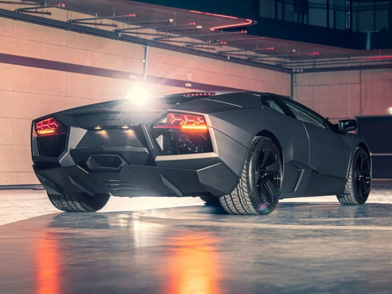 Lamborghini’nin özel seri otomobili açık artırma ile satışa çıkarılıyor 4