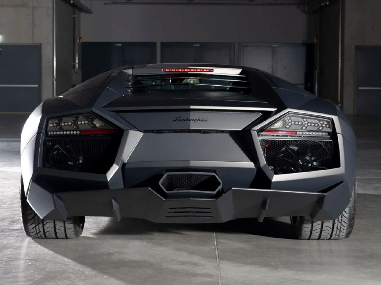 Lamborghini’nin özel seri otomobili açık artırma ile satışa çıkarılıyor 5