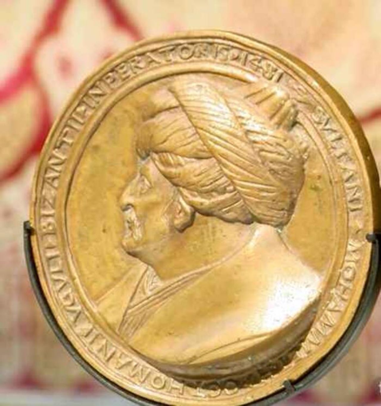 Fatih Sultan Mehmet’in Bizans İmparatoru olarak resmedildiği madalyon, Londra’da satışa çıkarılıyor 2