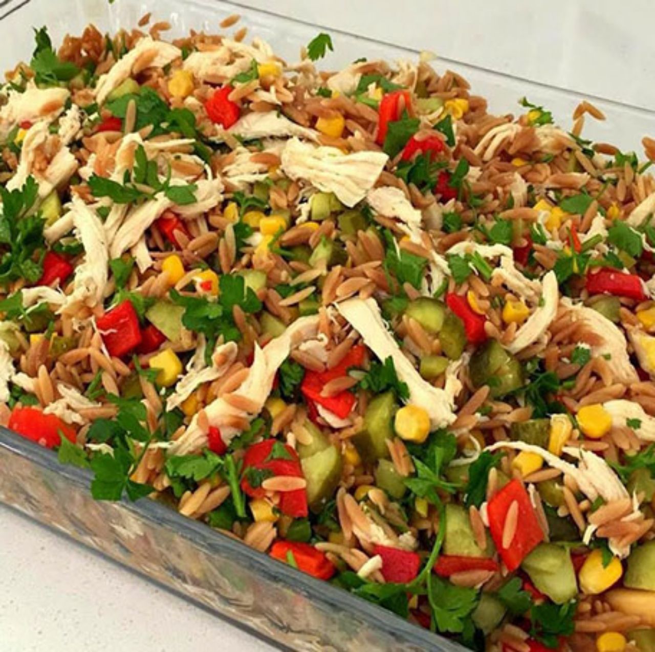 Yedikçe yediren salata tarifi! Tavuklu arpa şehriye salatasını birde böyle deneyin: Tavuklu arpa şehriye salatası nasıl yapılır? 1