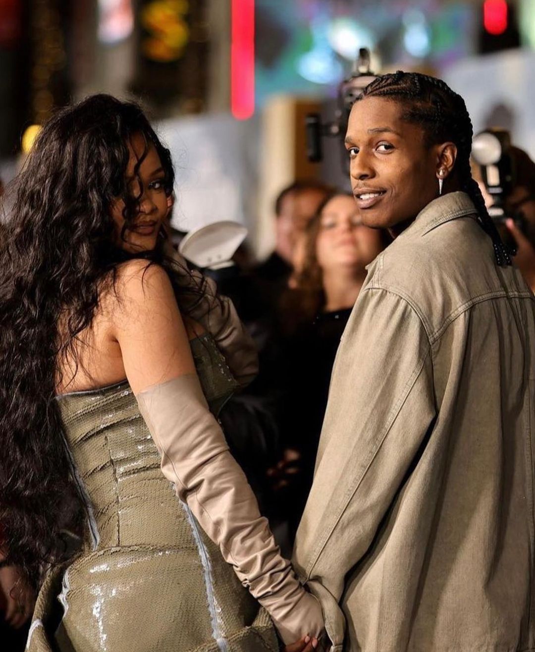 Rihanna doğumdan sonra ilk kez kırmızı halıda 9