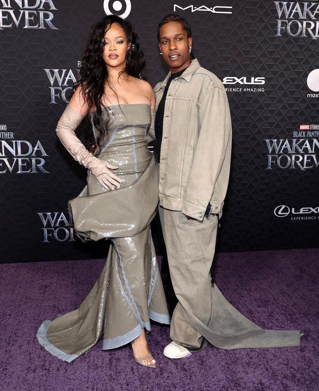 Rihanna doğumdan sonra ilk kez kırmızı halıda 11
