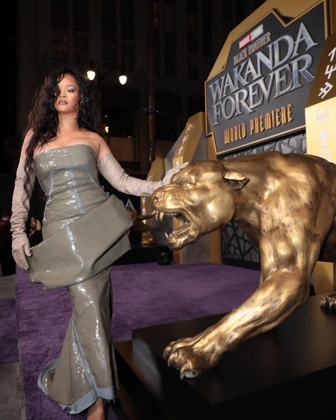 Rihanna doğumdan sonra ilk kez kırmızı halıda 4
