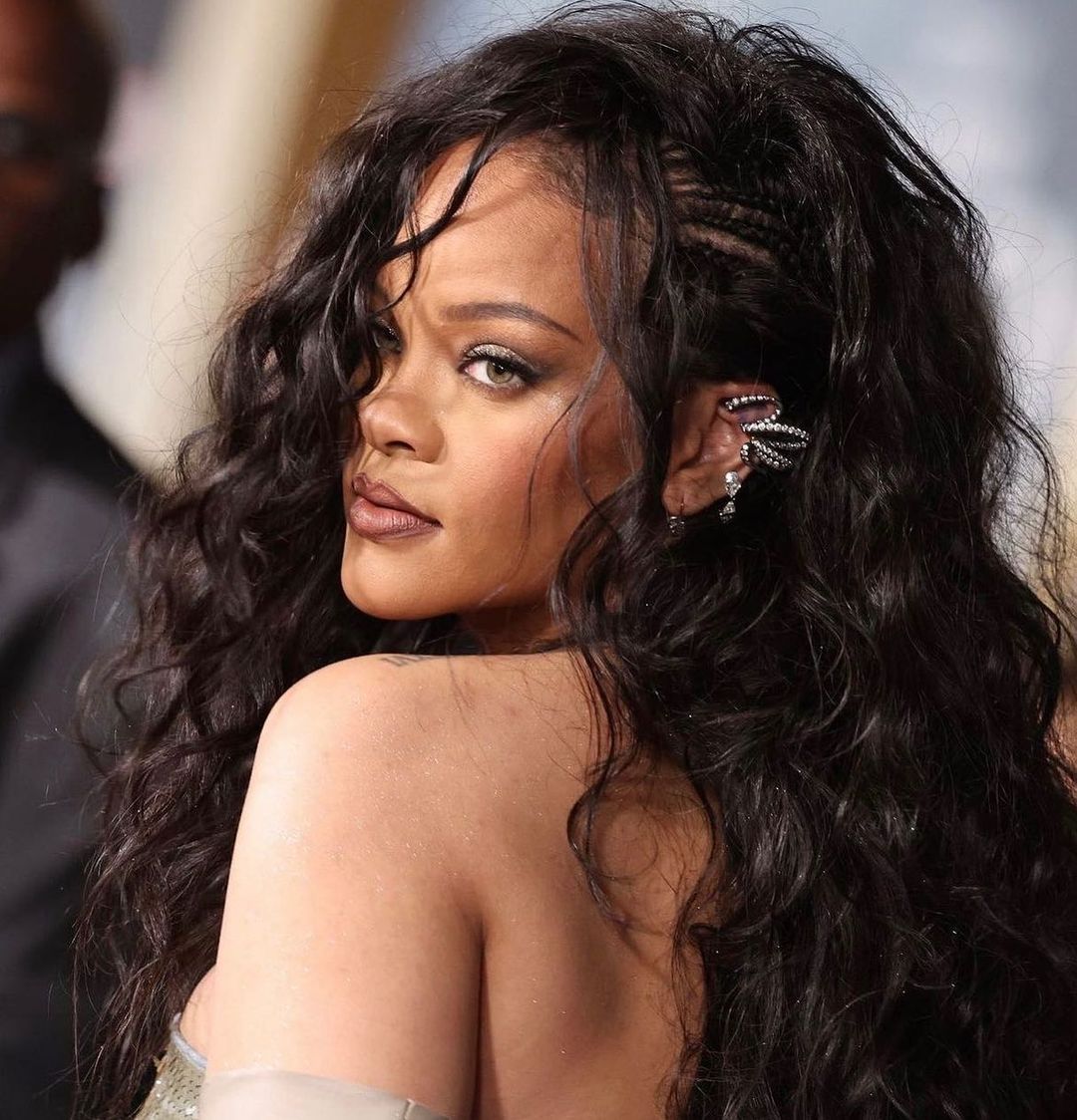 Rihanna doğumdan sonra ilk kez kırmızı halıda 1