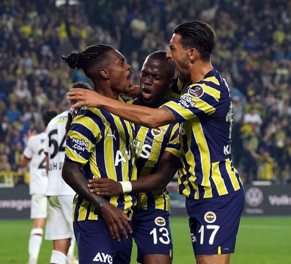 GS TV'de Fenerbahçeli futbolcuya olay sözler 3