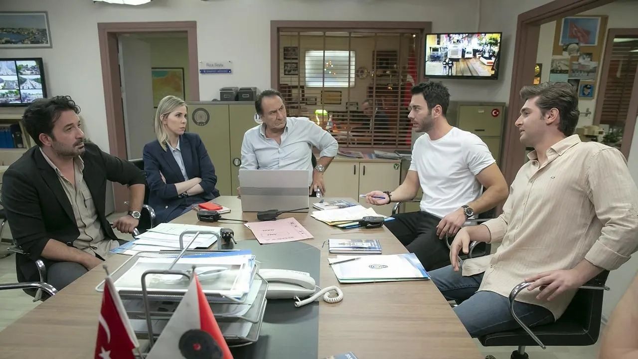 Arka Sokaklar Dizisi Yeni Bölümde Efsane Geri Dönüyor! 2