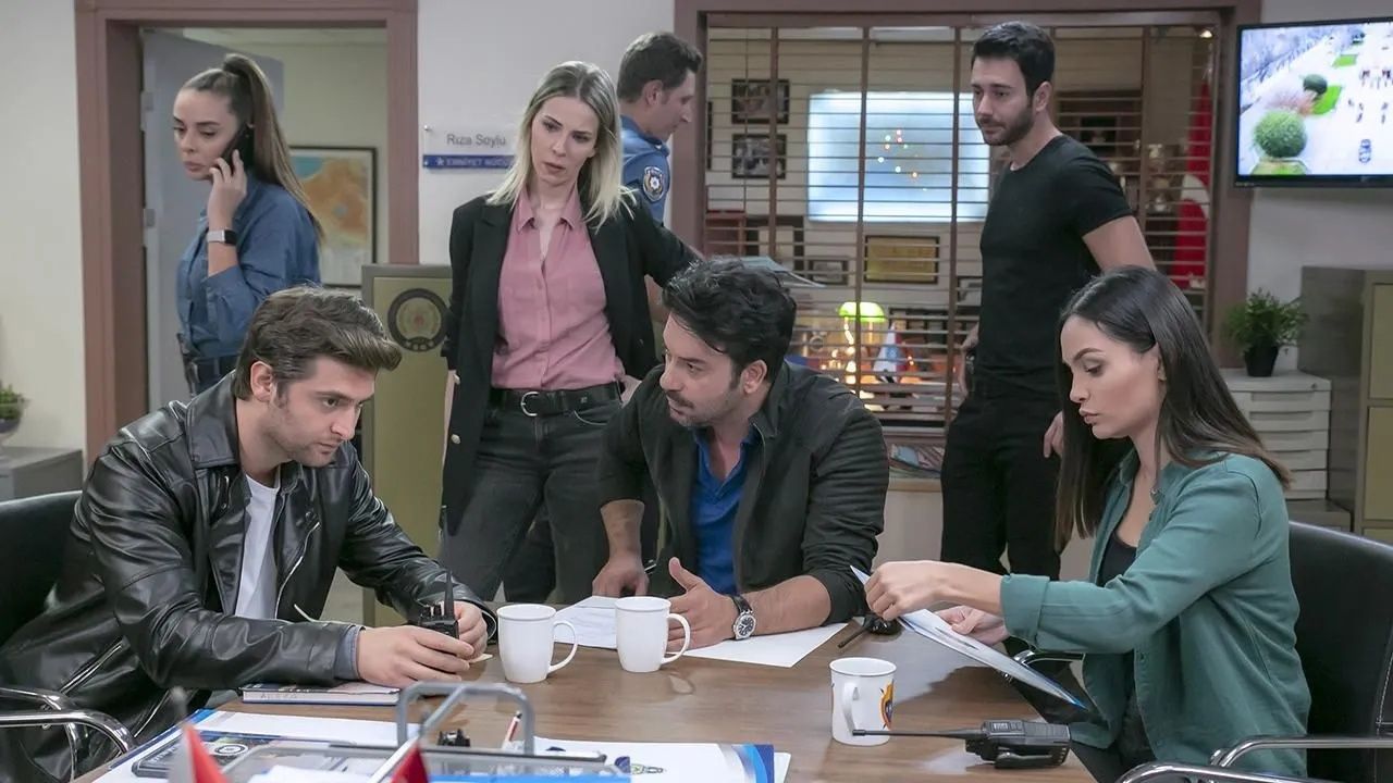 Arka Sokaklar Dizisi Yeni Bölümde Efsane Geri Dönüyor! 5
