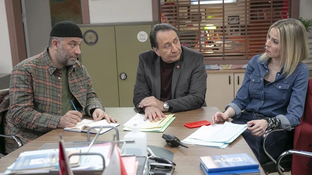 Arka Sokaklar Dizisi Yeni Bölümde Efsane Geri Dönüyor! 12