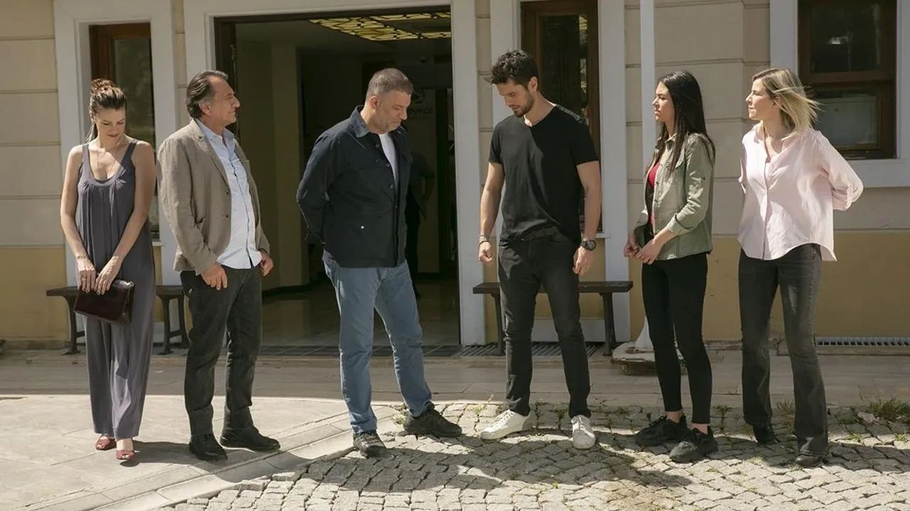 Arka Sokaklar Dizisi Yeni Bölümde Efsane Geri Dönüyor! 13