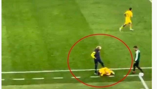 Jorge Jesus rakip futbolcuyu tekmeledi! Görüntüler tartışma yarattı... 8