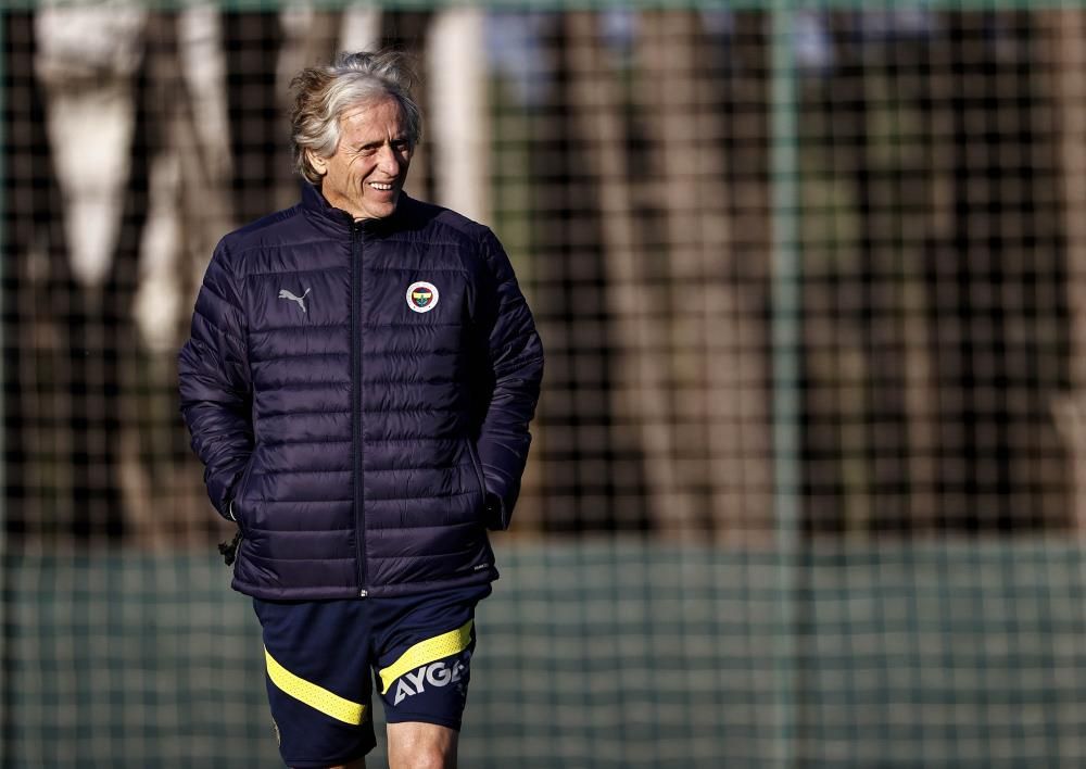 Jorge Jesus rakip futbolcuyu tekmeledi! Görüntüler tartışma yarattı... 2