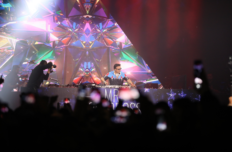 Şırnak Cizre'de on binlerce kişi konser ve DJ performansıyla eğlendi 13