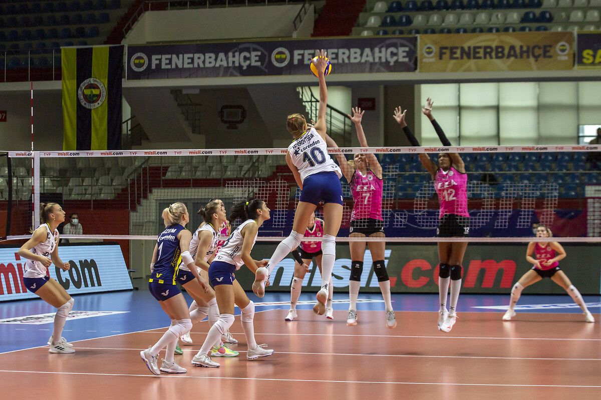 Fenerbahçe'nin sarı meleği fırtına gibi esti! 3