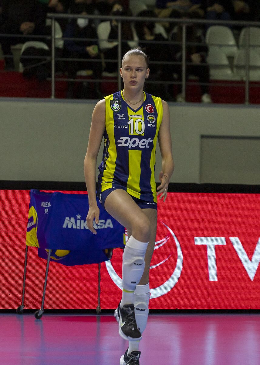 Fenerbahçe'nin sarı meleği fırtına gibi esti! 8