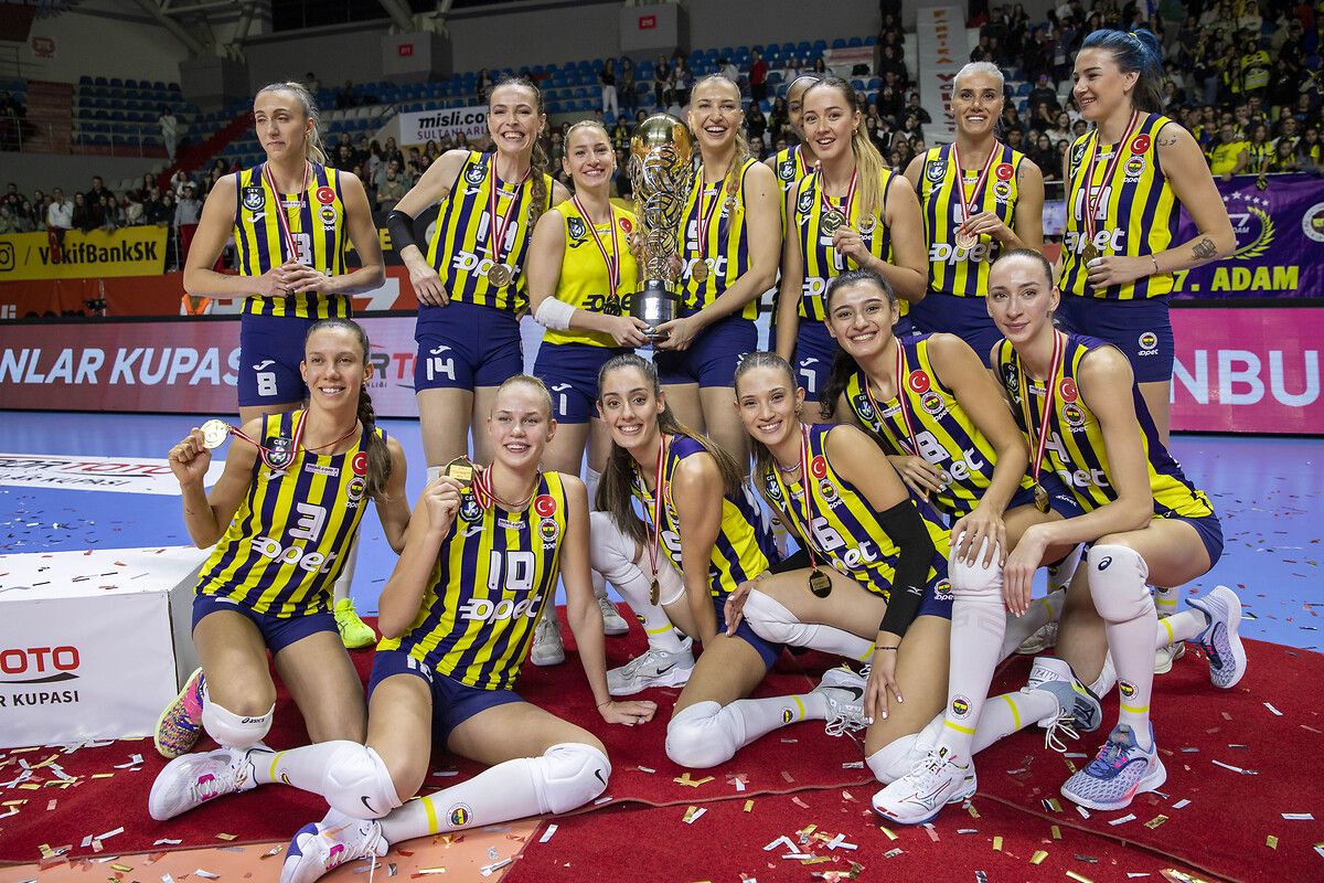 Fenerbahçe'nin sarı meleği fırtına gibi esti! 14