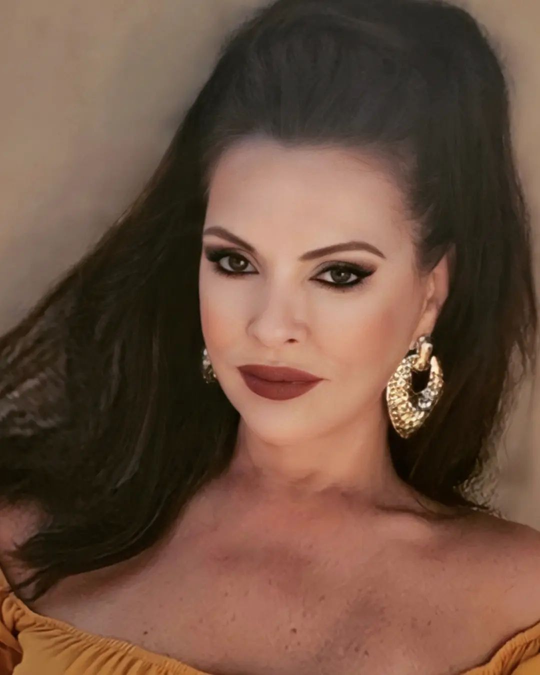 Kim der 59 yaşında diye! Çalıkuşu’nun Feride’si Aydan Şener güzelliğiyle yıllara meydan okuyor... İşte son hali 23
