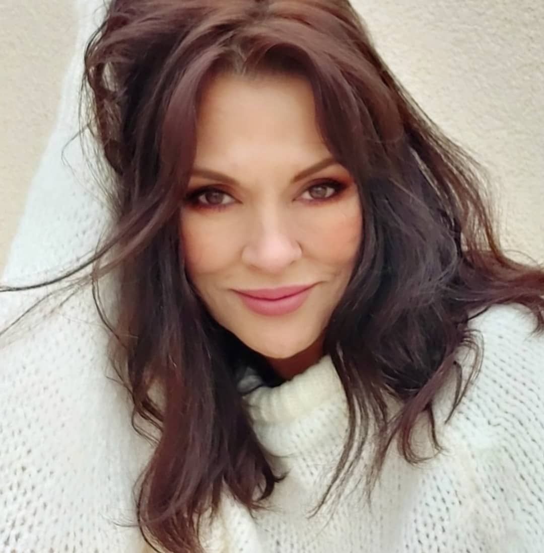 Kim der 59 yaşında diye! Çalıkuşu’nun Feride’si Aydan Şener güzelliğiyle yıllara meydan okuyor... İşte son hali 7