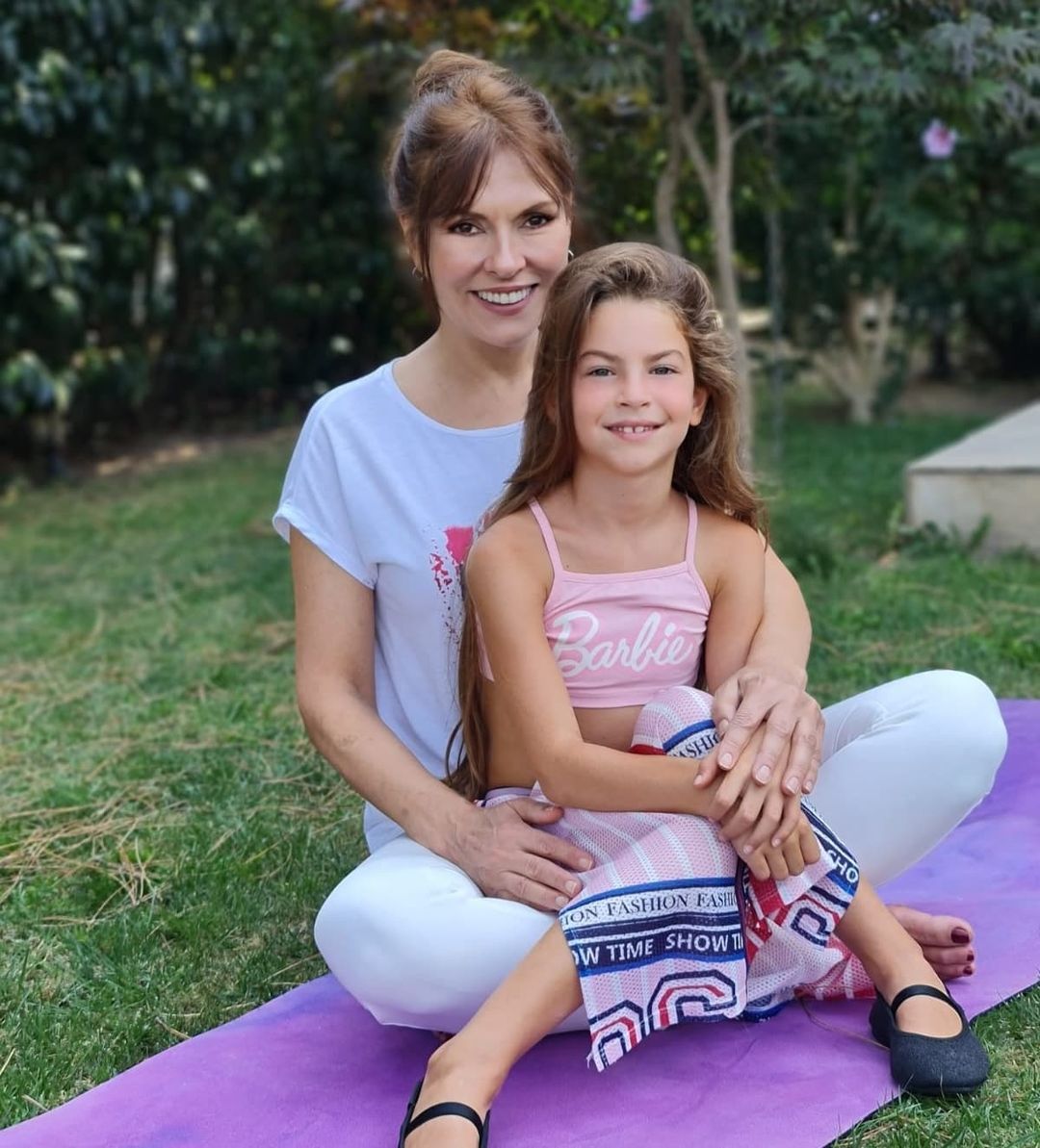 Kim der 59 yaşında diye! Çalıkuşu’nun Feride’si Aydan Şener güzelliğiyle yıllara meydan okuyor... İşte son hali 16