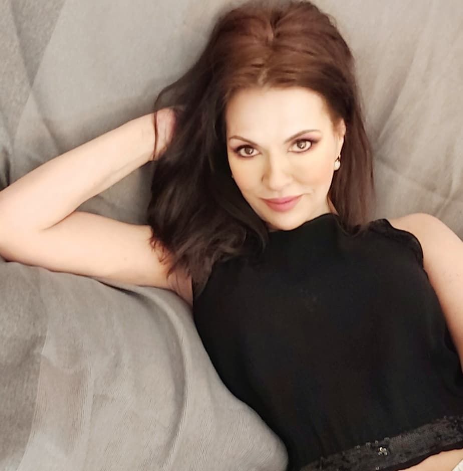 Kim der 59 yaşında diye! Çalıkuşu’nun Feride’si Aydan Şener güzelliğiyle yıllara meydan okuyor... İşte son hali 12