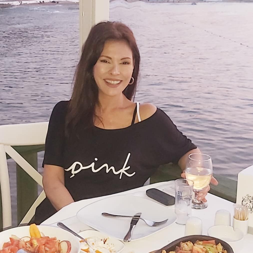 Kim der 59 yaşında diye! Çalıkuşu’nun Feride’si Aydan Şener güzelliğiyle yıllara meydan okuyor... İşte son hali 14