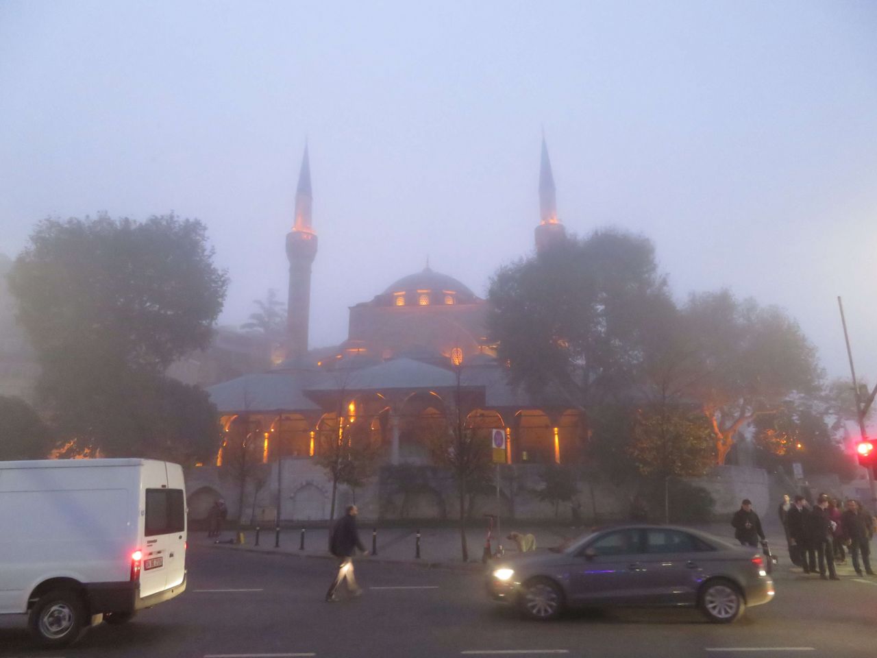 İstanbul güne yoğun sisle başladı: Trafik aksadı, denizde seferler durdu! 5