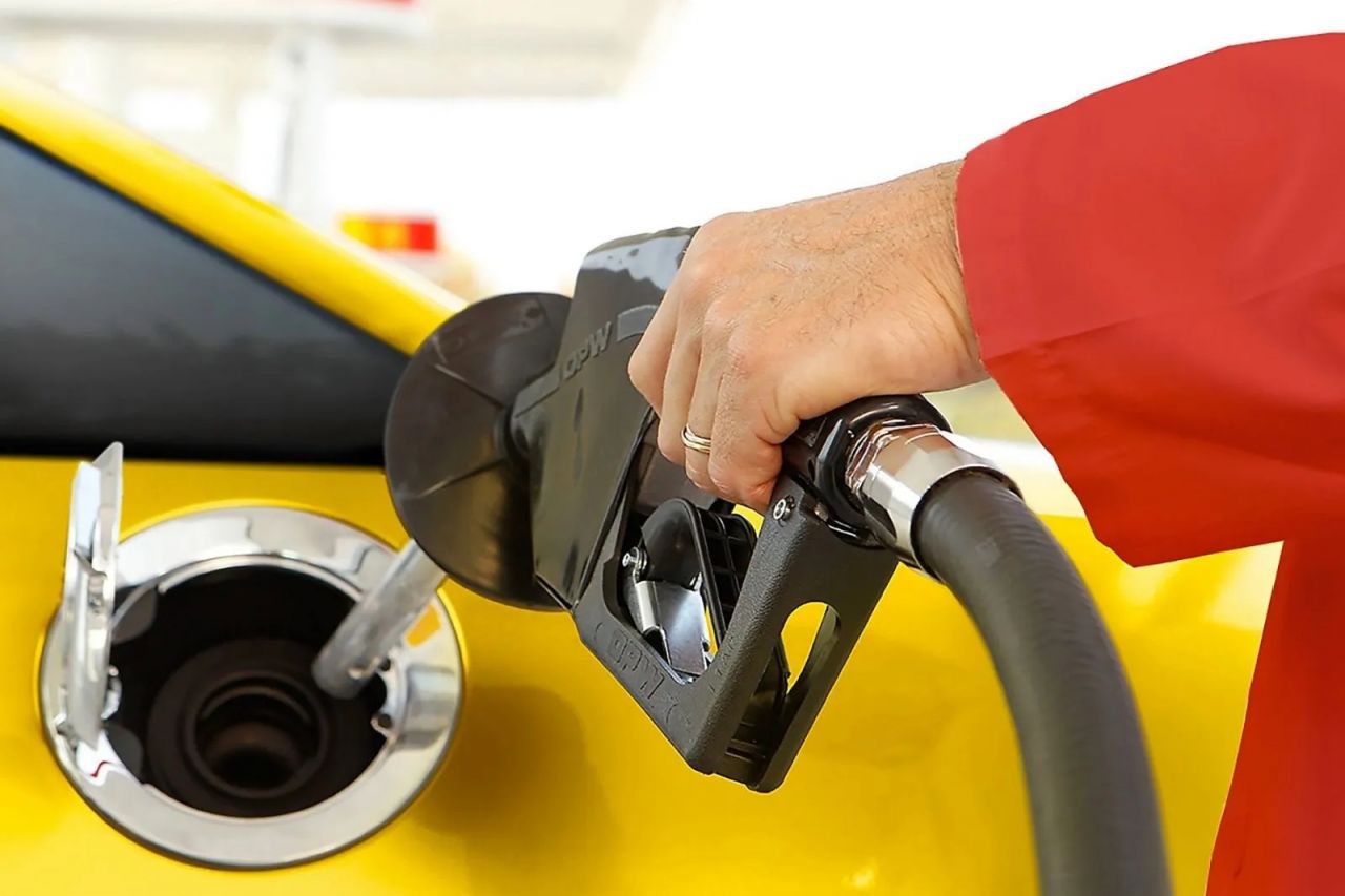 Araç sahiplerine kötü haber: Benzine zam geldi! 1