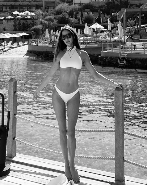 Ece Sükan photoshop kurbanı oldu! Bikinili pozlarına beğeni yağdı 5