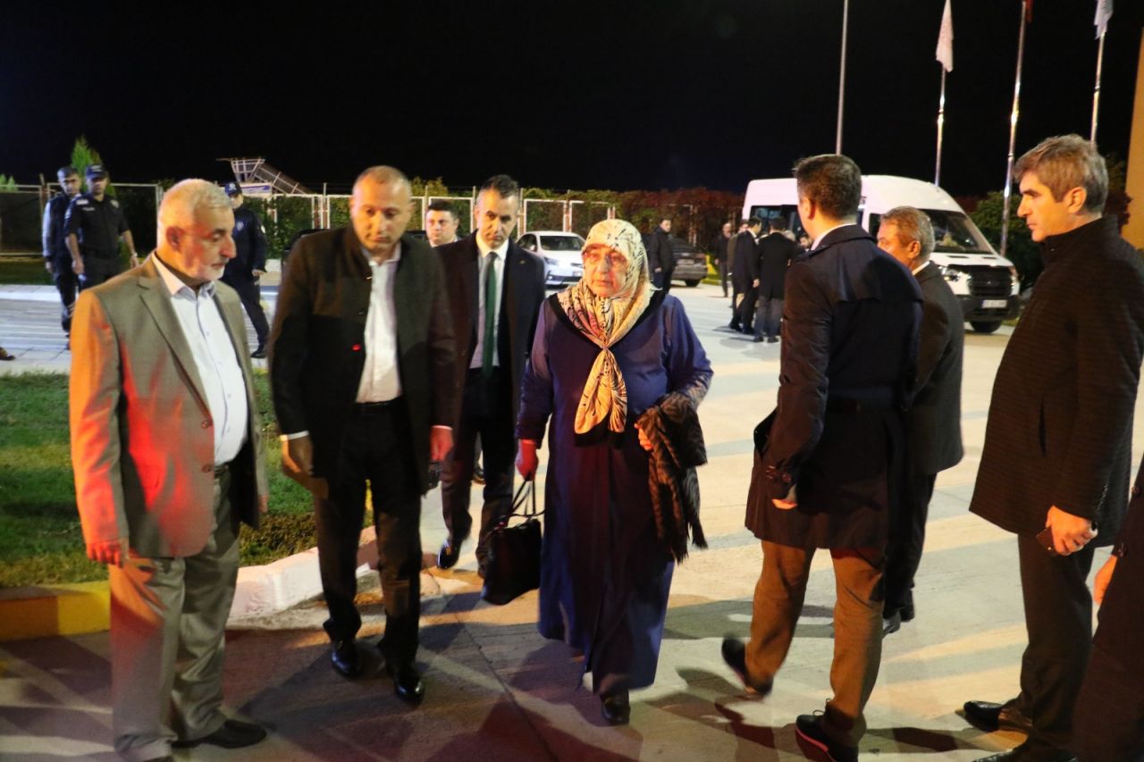 Solingen faciasında 5 evladını kaybetmişti... Barışın simgesi Mevlüde Ana'ya 29 yıl sonra o sokakta veda... 9