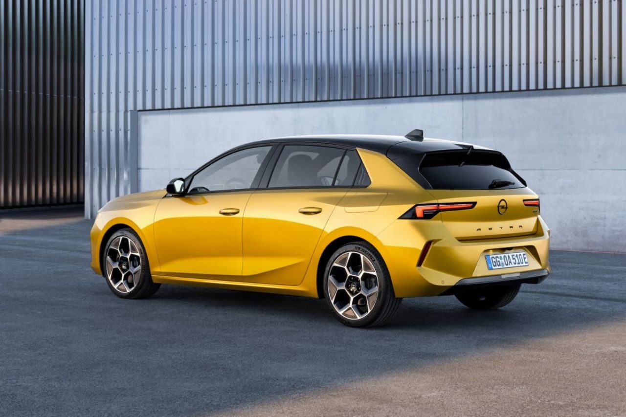 2022 yılının en iyi aile arabası seçilen Opel Astra kasım ayı fiyatını açıkladı 1